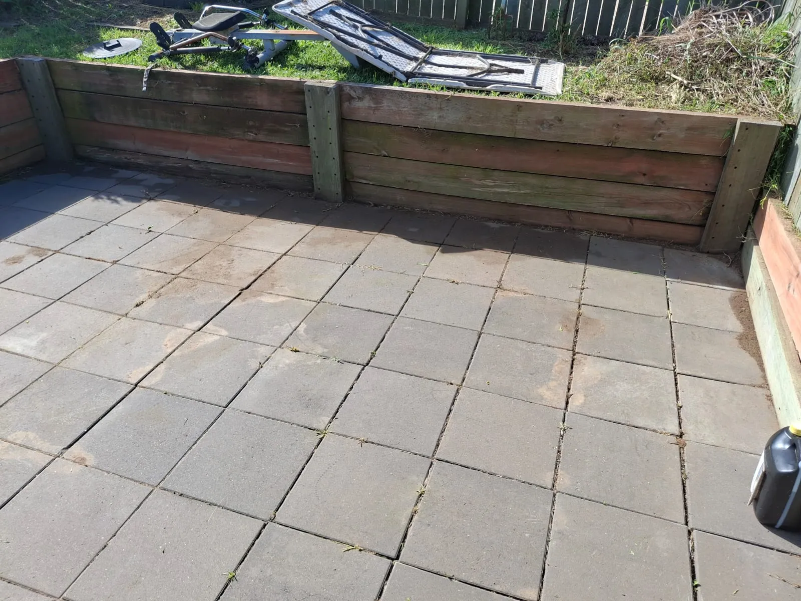 Neatly trimmed garden after a TopLawn visit