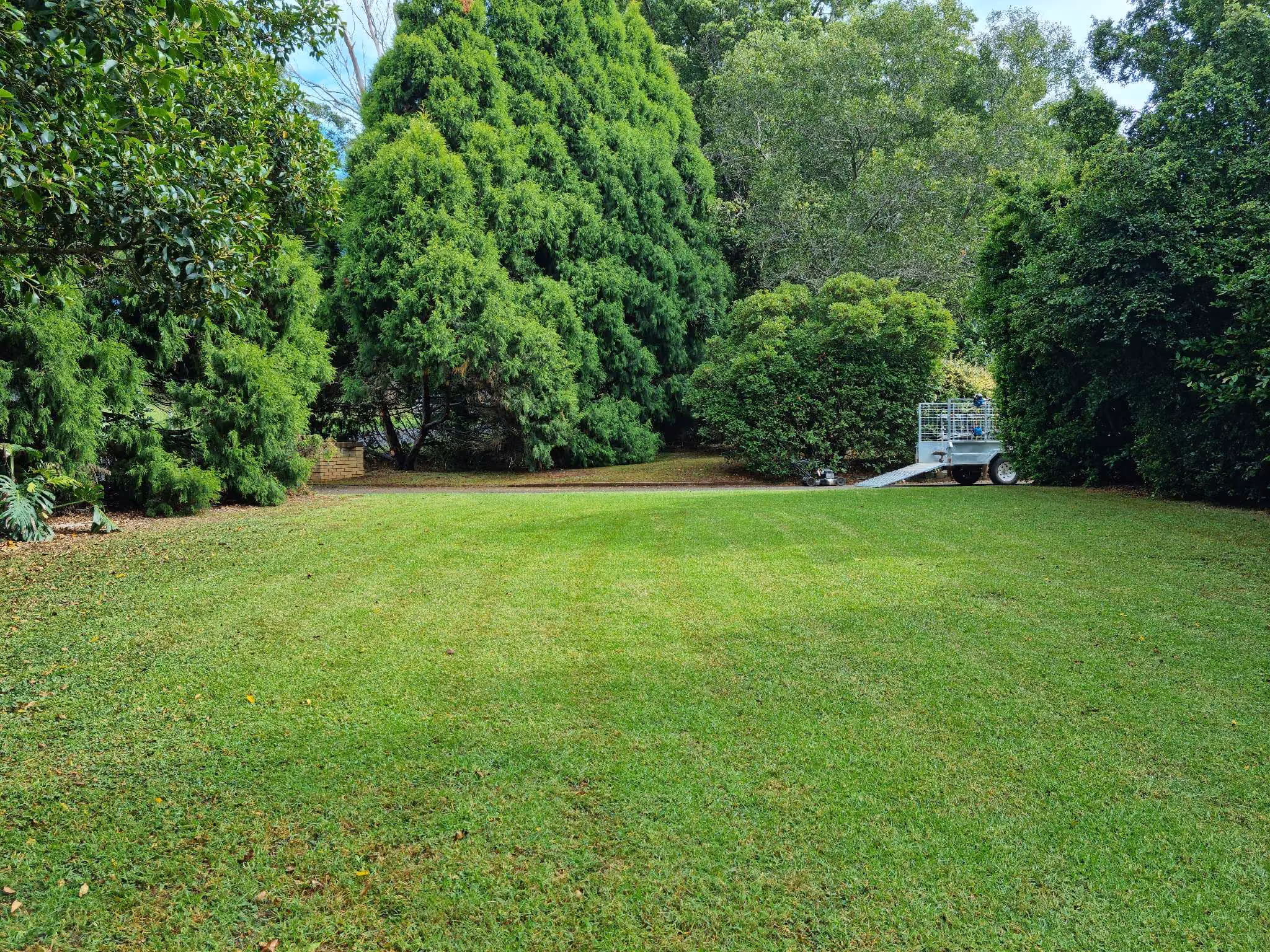Acreage lawn freshly mowed with a zero-turn ride-on mower in Toowoomba