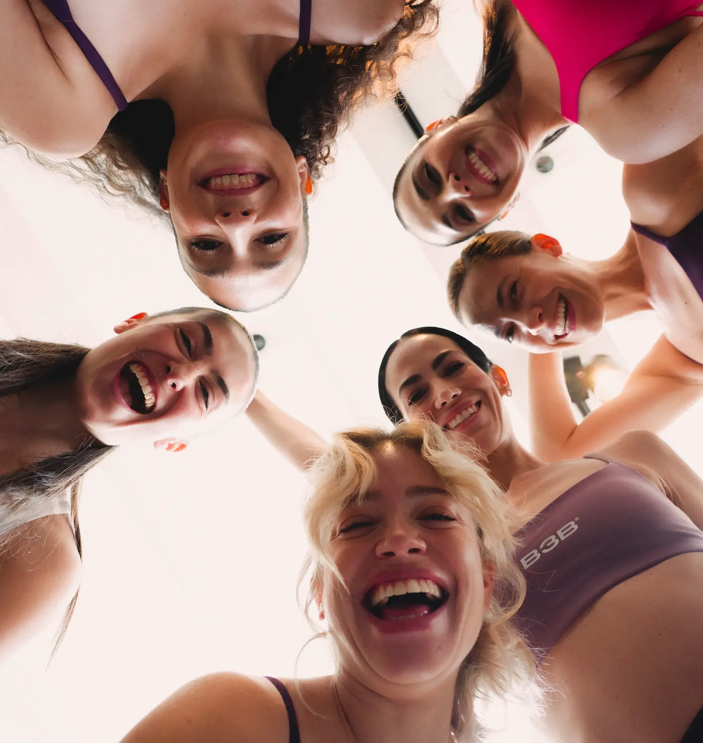 Grupo de mujeres en el gimnasio