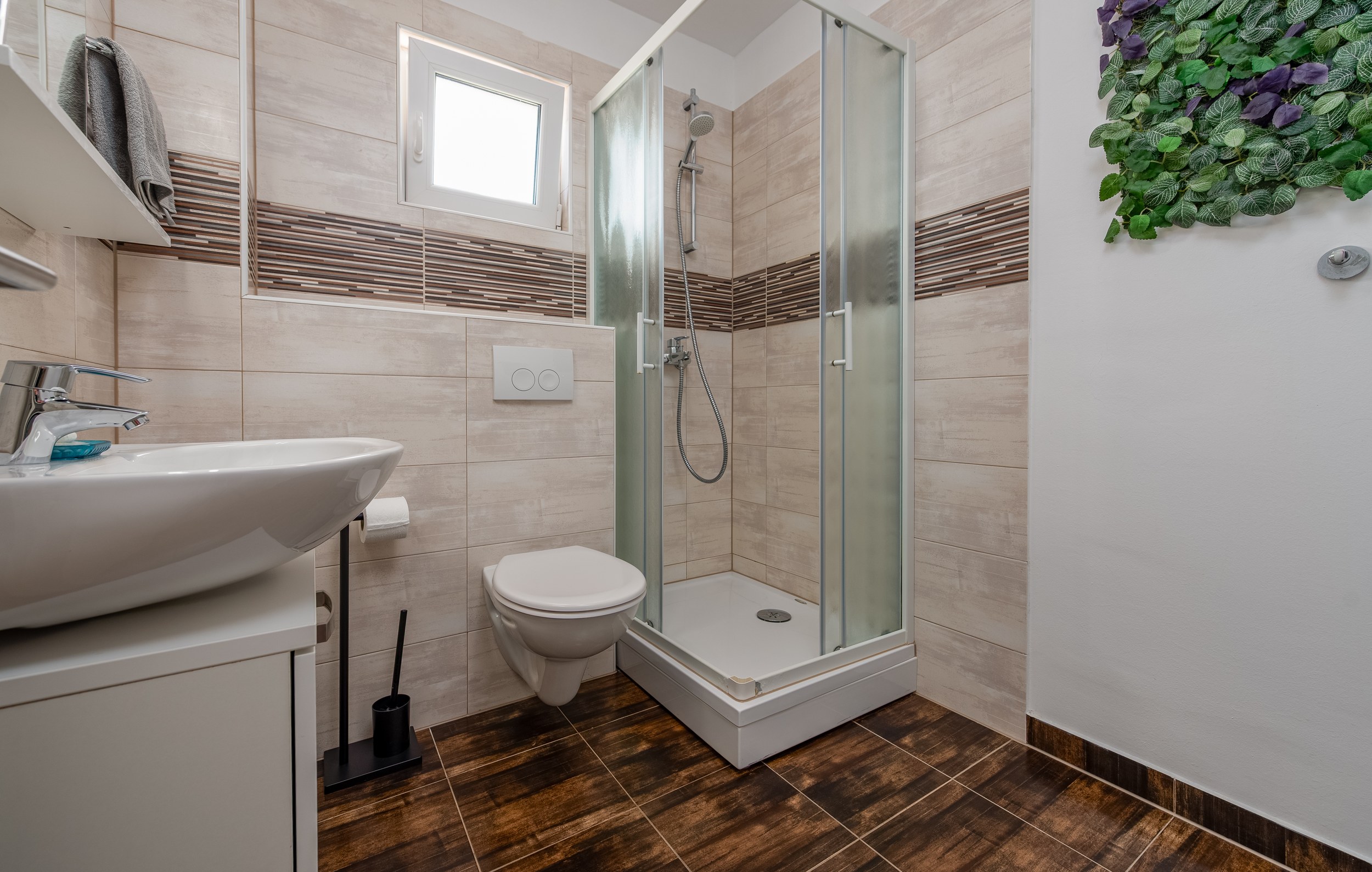 Bathroom with corner shower cabin, Apartment Yellow