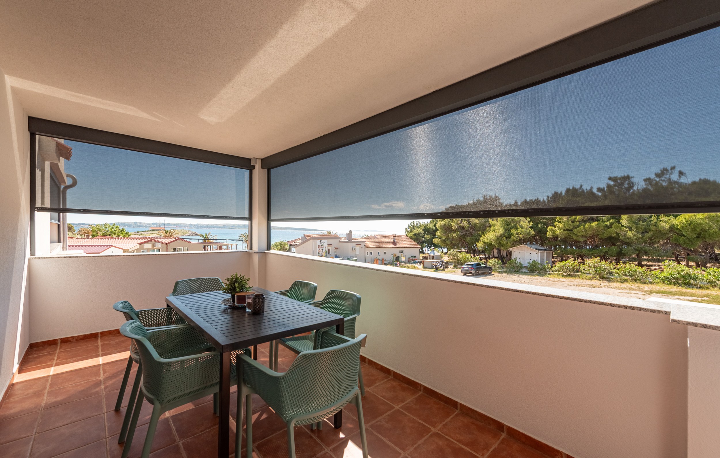 Covered terrace with sea view across the channel, Apartment Blue