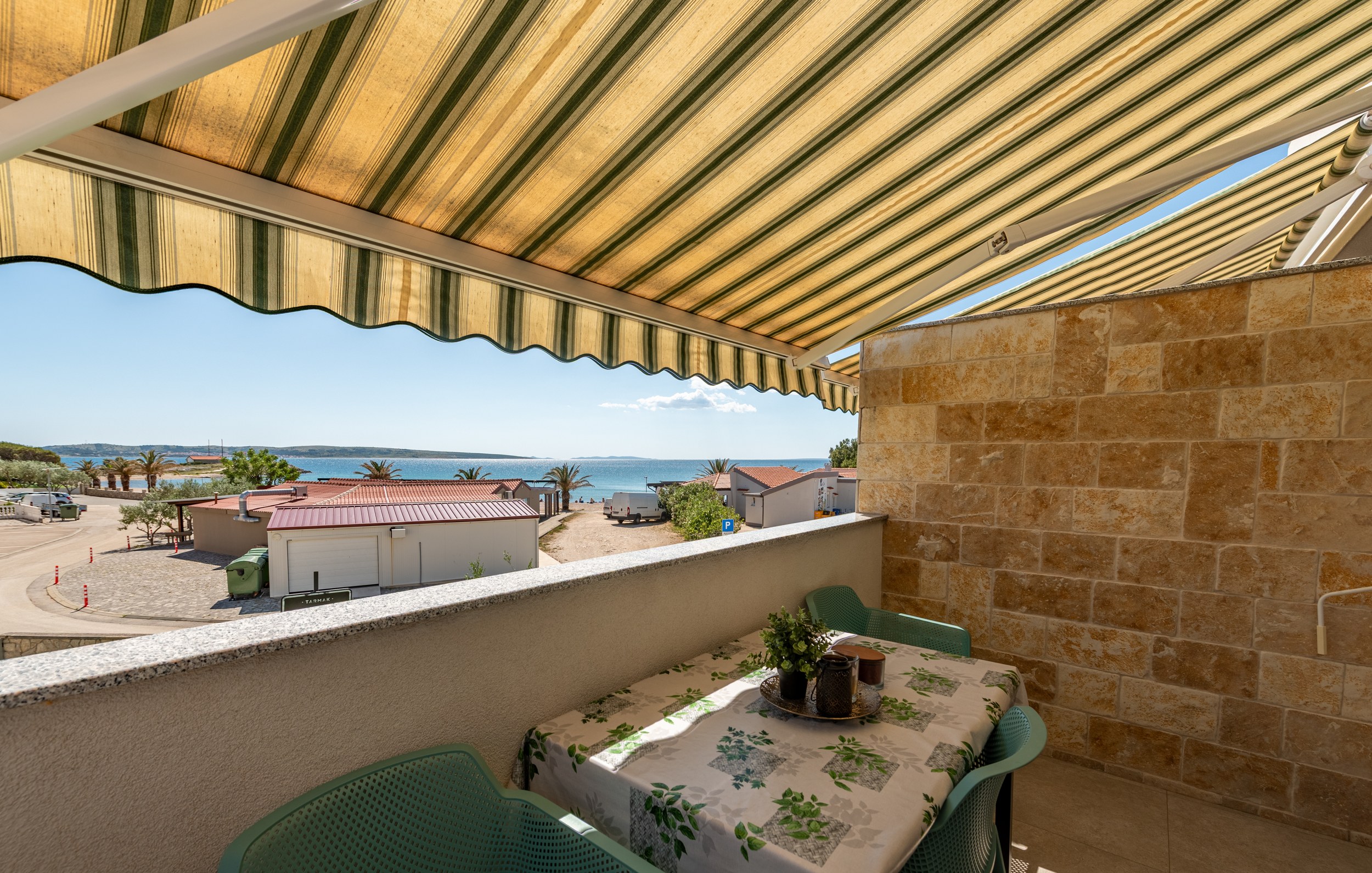 Terrace with sea view over the pines, Apartment Yellow