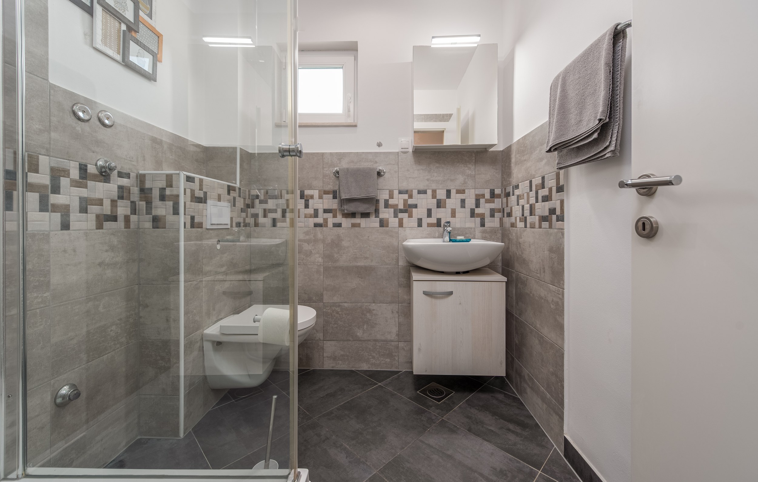 Bathroom with corner shower cabin, Apartment Yellow