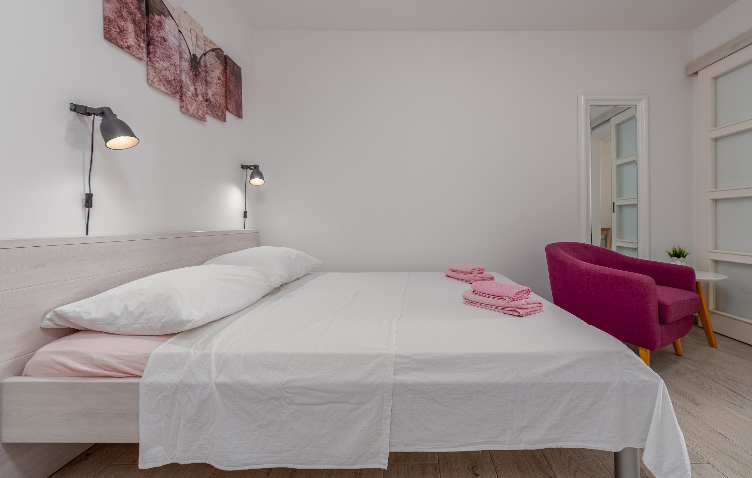 Double bed with bunk beds alongside, Apartment Yellow