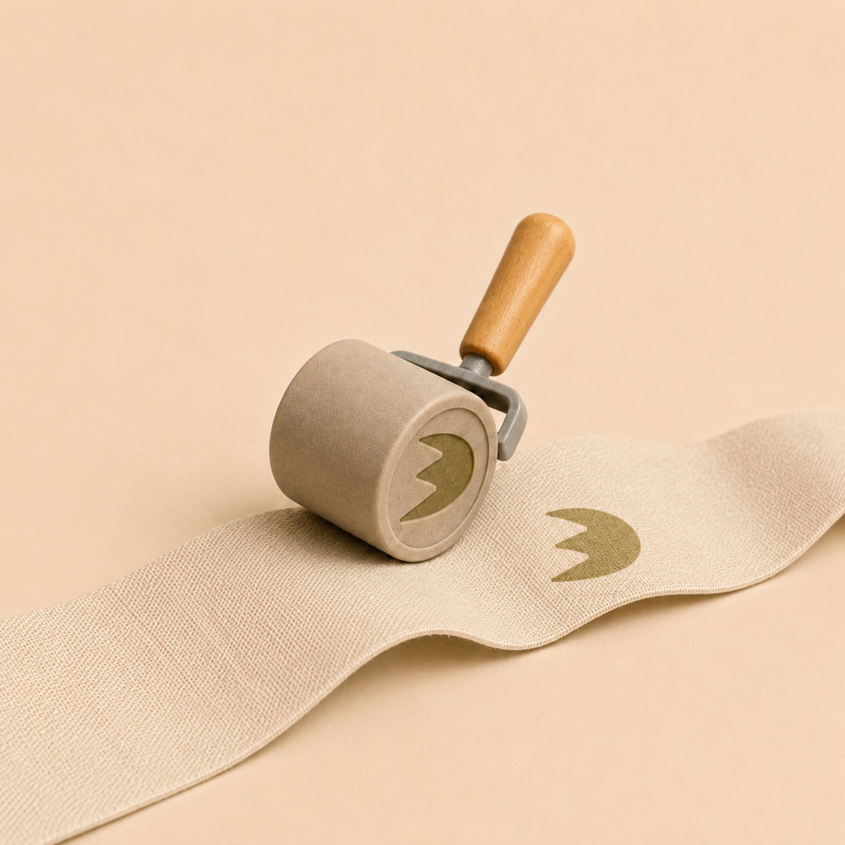 Rouleau 3D imprimant la marque Paracel sur un ruban de tissu