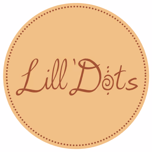 Logo Lill'Dots cu text maro într-un cerc bej înconjurat de puncte mici maro.