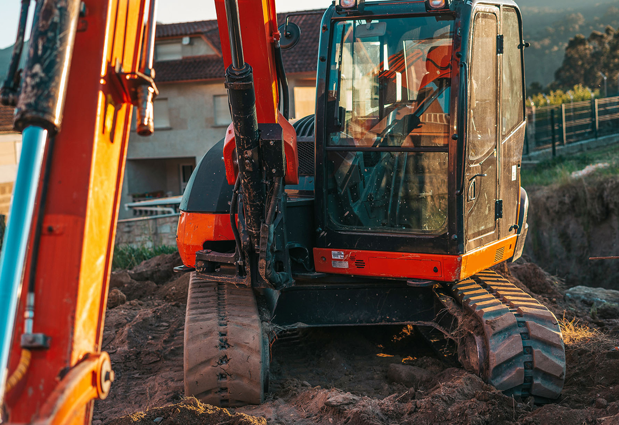 Excavator running rubber tracks on a Central Texas jobsite