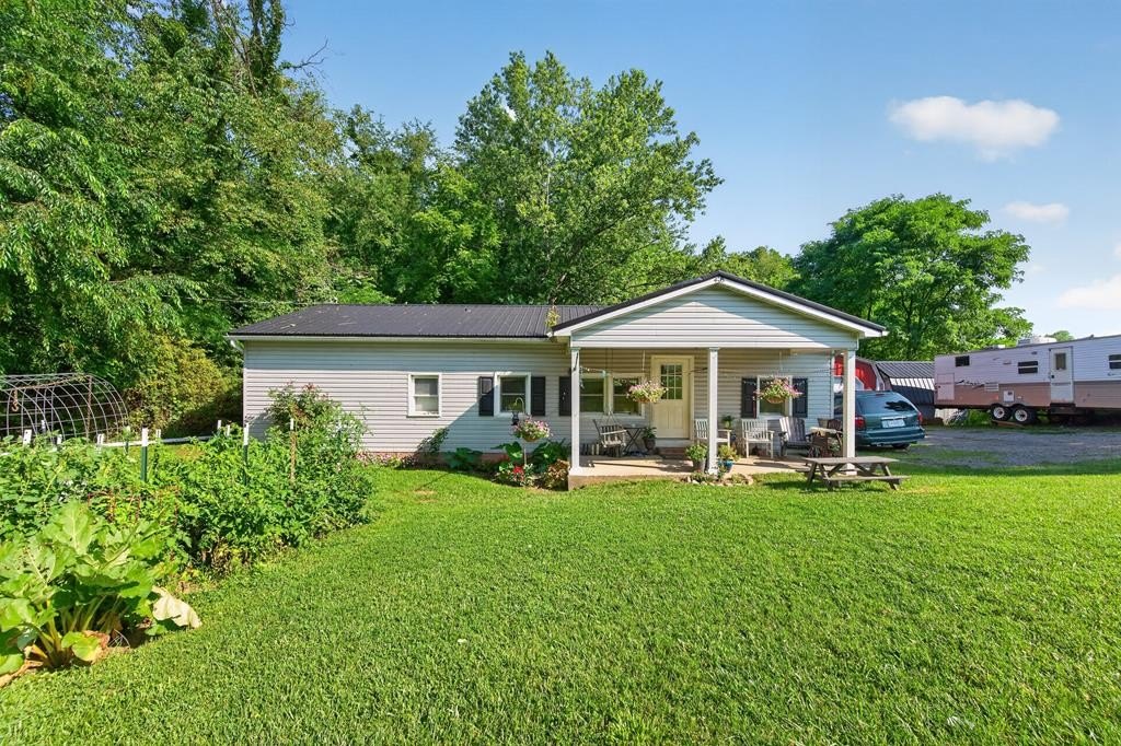 Renovated 3BR + Four Outbuildings. Max Meadows, VA. $140K.
