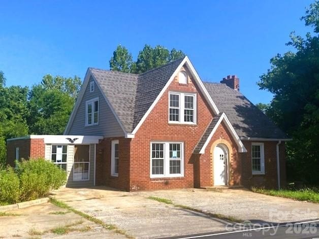 1942 NC Farmhouse. 4 Bedrooms. Private Entrance. $92,500.