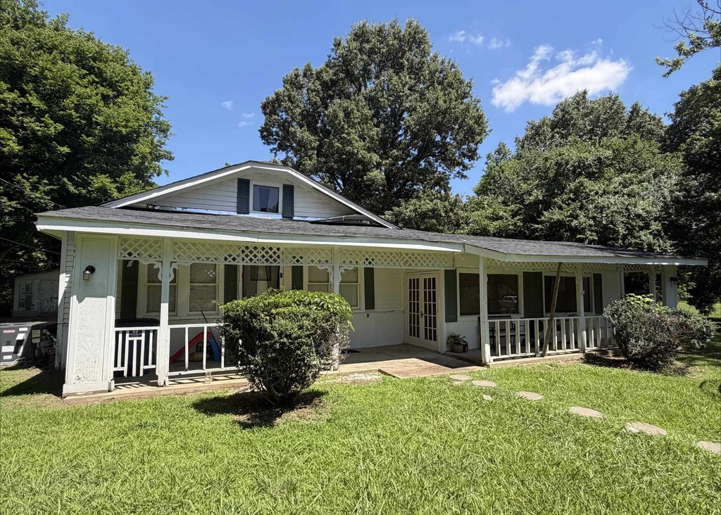 1933 Historic Home on an Acre. Covington, TN. $99K.
