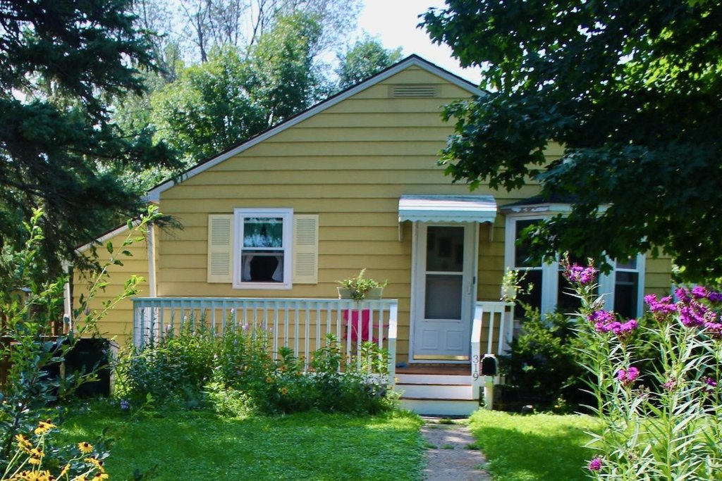 Pine Rec Room, Pollinator Garden, Boat Launch Nearby. $147K.