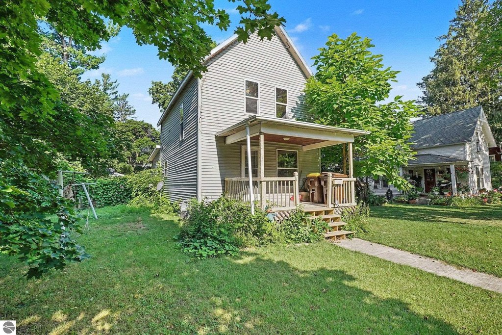 1900-Built. Hardwood Floors. No Carpet. $135,000.