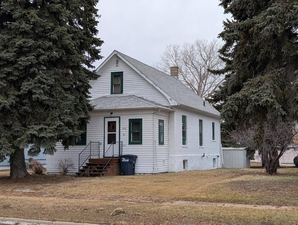1920 Harvey North Dakota Home with Wraparound Deck and 2024 Furnace — $65,000