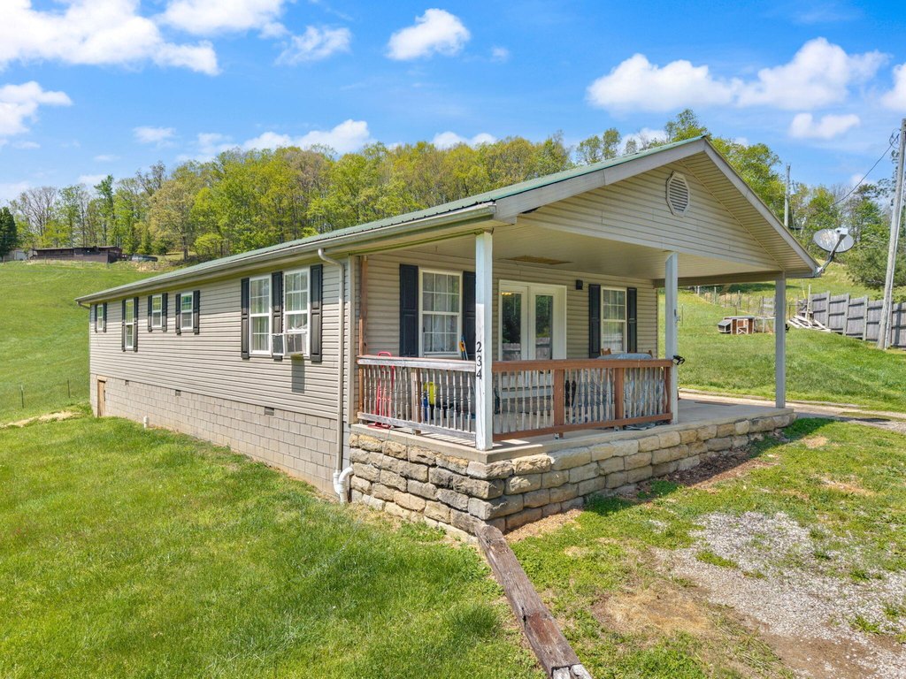 One-Acre Kentucky Hill Country Ranch with En Suite and Covered Porch — $145,000