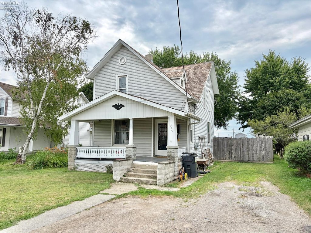 225-broad-st-bellevue-oh photo 4
