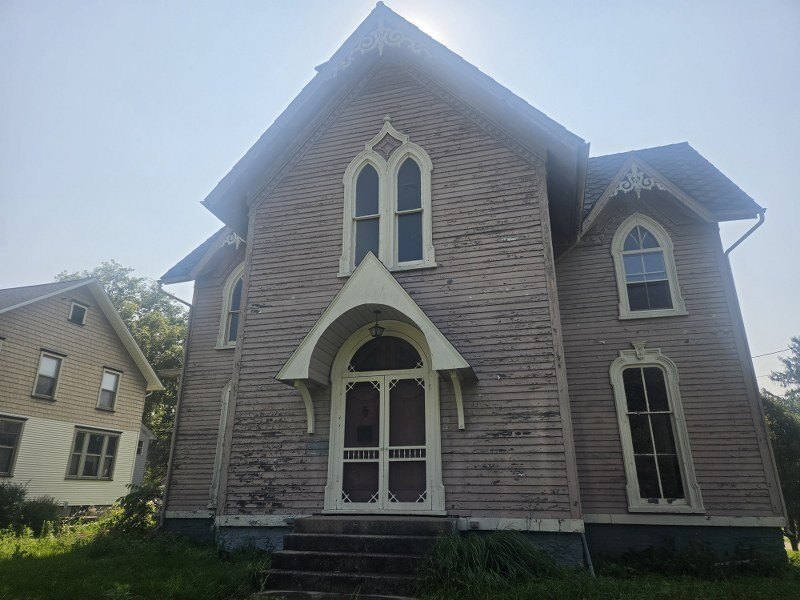 1925 Galva Home With Spiral Staircase, Pocket Doors, 3,066 Sqft — $49,900