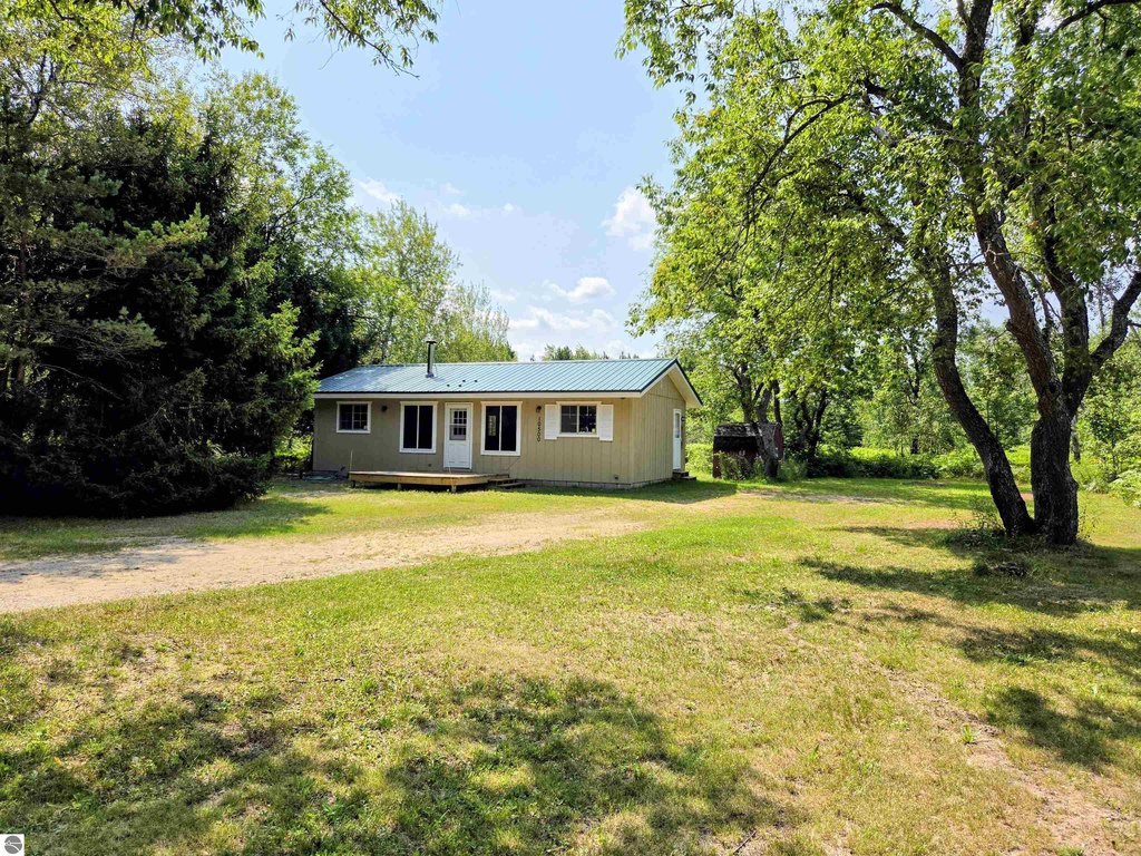 10500-montrose-dr-mancelona-mi photo 2