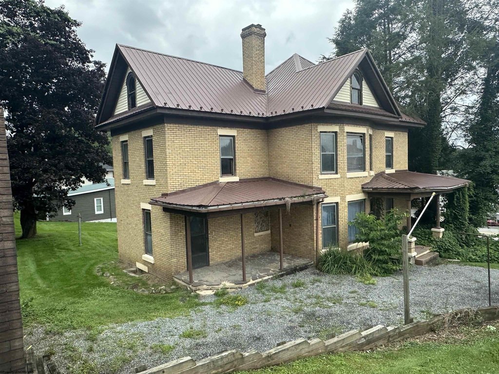 124-e-main-st-kingwood-wv photo 3