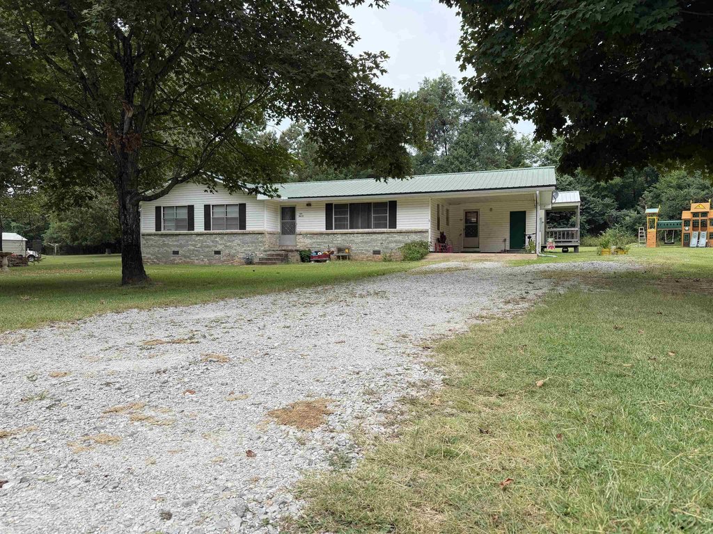 1971 Melbourne 4-Bedroom on a Full Acre In Town — $139,900