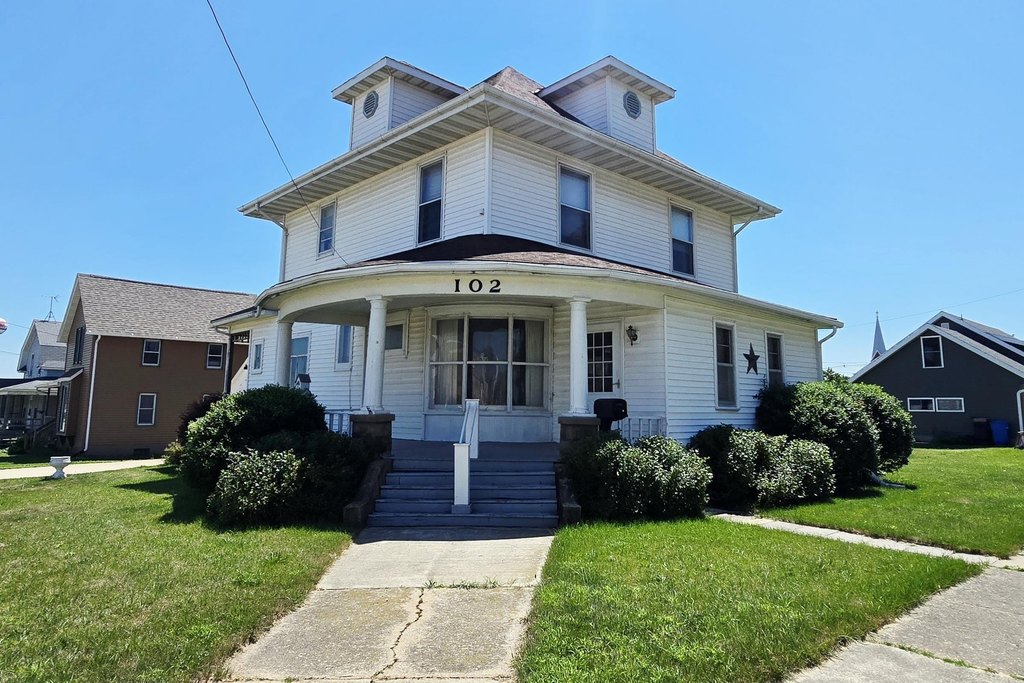 102-s-locust-ave-new-hampton-ia photo 3