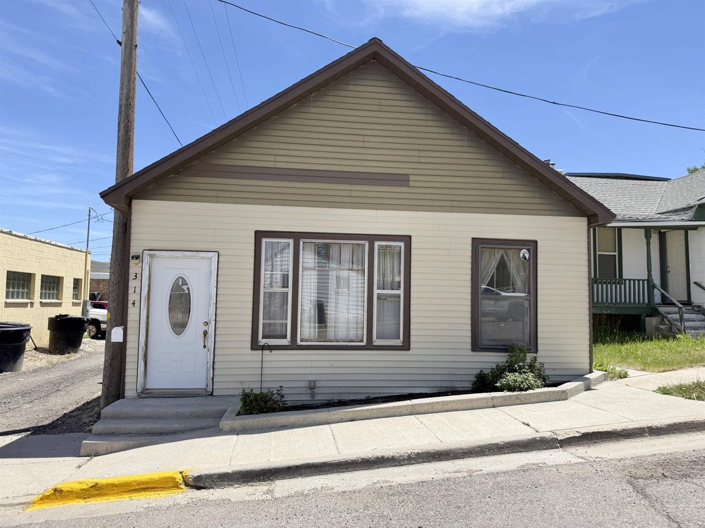 1898 Kemmerer Cottage, Tall Ceilings and Garage — $135,000