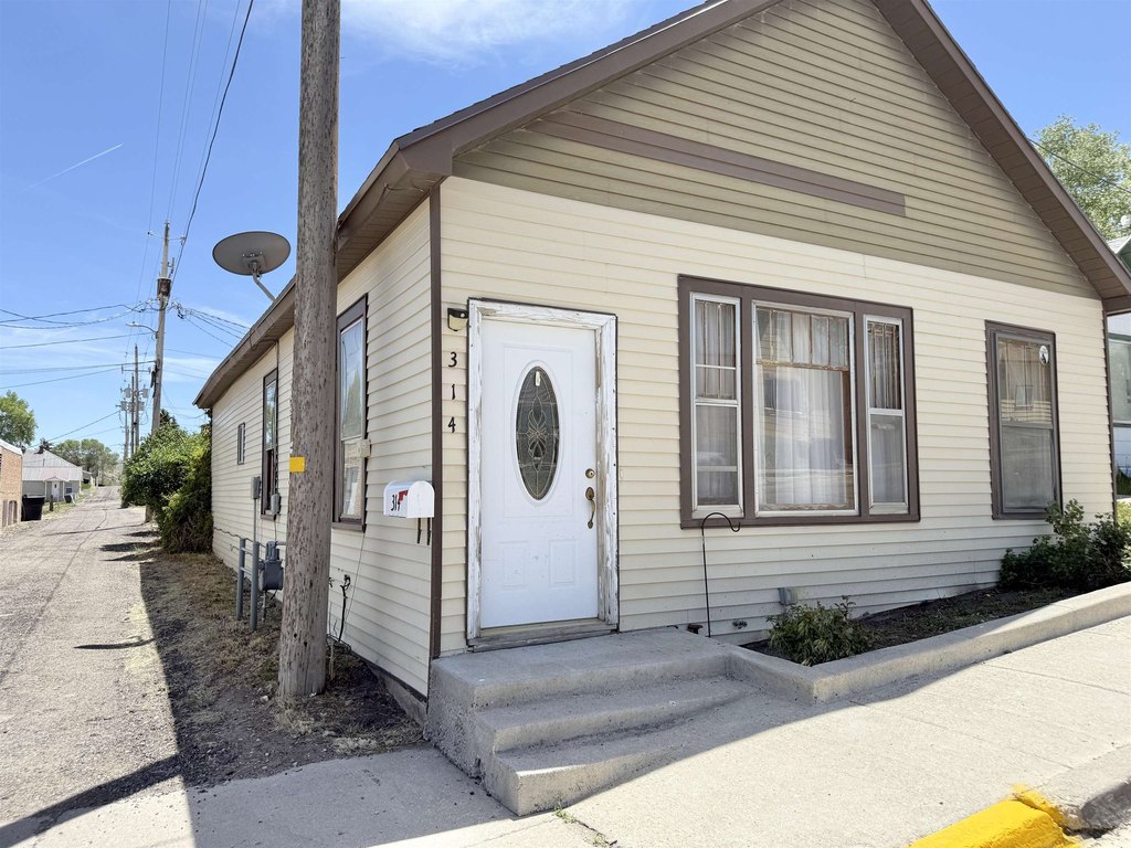 314-topaz-st-kemmerer-wy photo 4