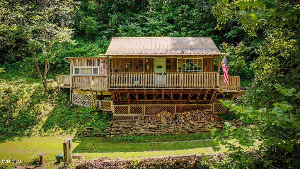 2002 Clinch River Cabin, 5 Wooded Acres, Guest House Included — $150,000