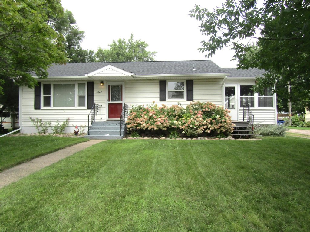 1959 Clarkfield Ranch with Hardwoods, Finished Basement, and Three-Season Porch — $149,900