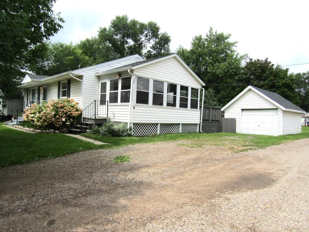 1316-11th-ave-clarkfield-mn photo 3