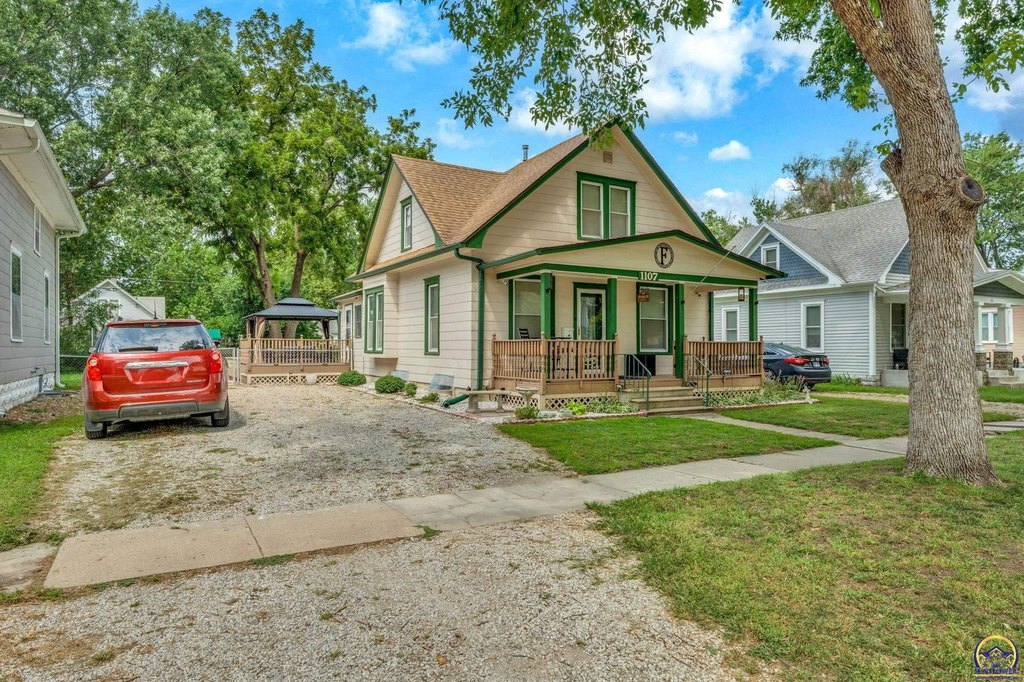 1107-ne-michigan-ave-topeka-ks photo 3