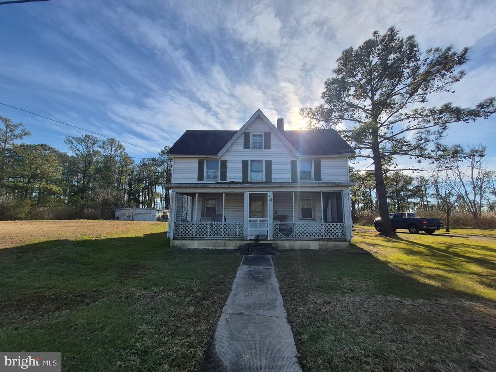 1925 Princess Anne Farmhouse on 1.22 Acres — $120,000