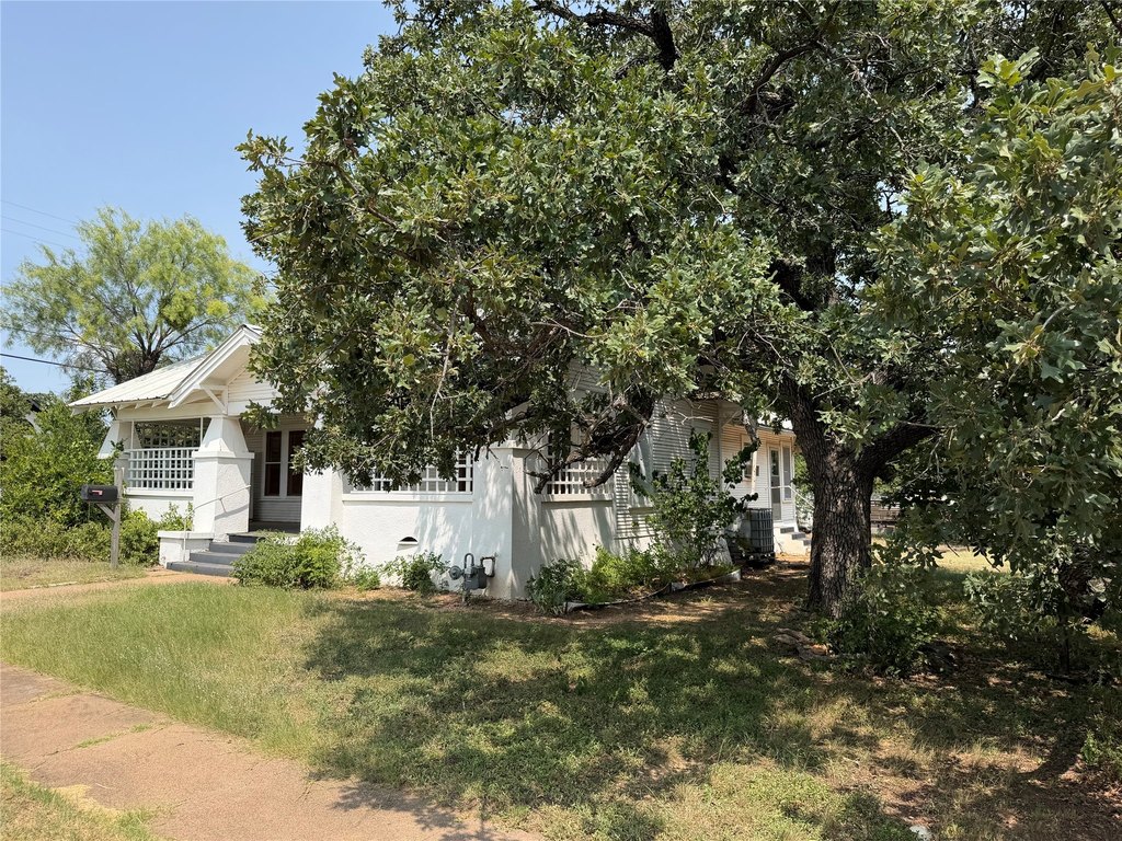 1012-w-12th-st-cisco-tx photo 4