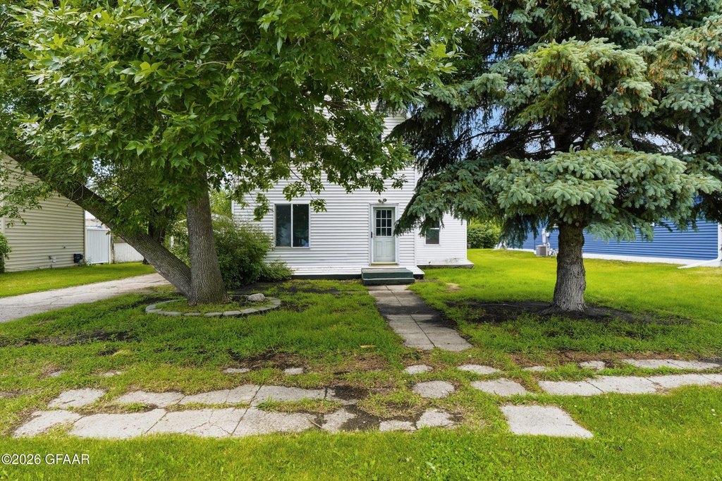 310-wolcott-ave-larimore-nd photo 2