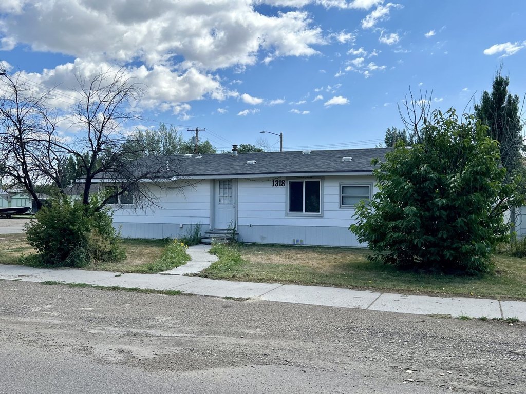 1318-n-merriam-ave-miles-city-mt photo 3