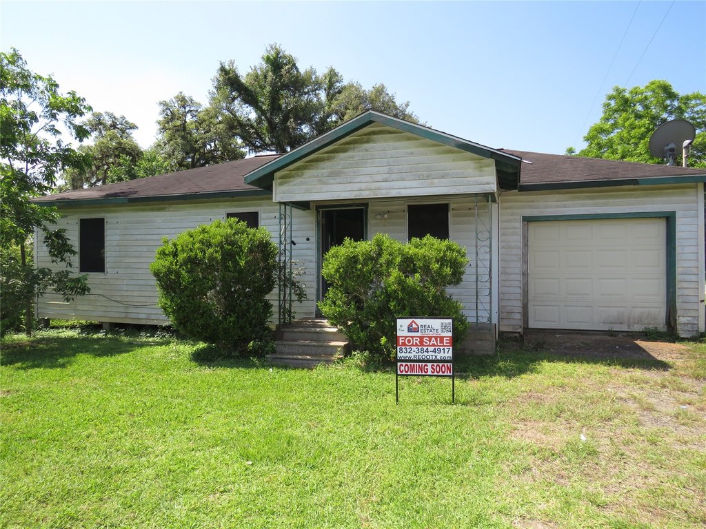 3 Acres in Thompsons, Texas, Bank-Owned Corner Lot — $148,000