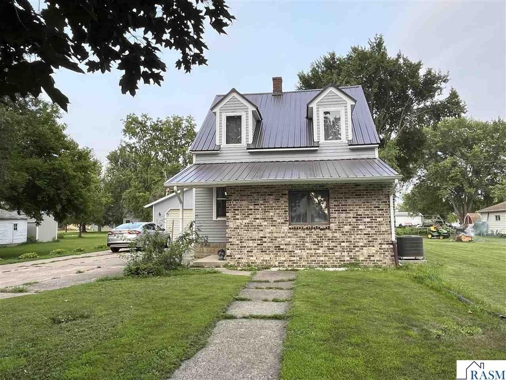 345-2nd-st-s-butterfield-mn photo 3
