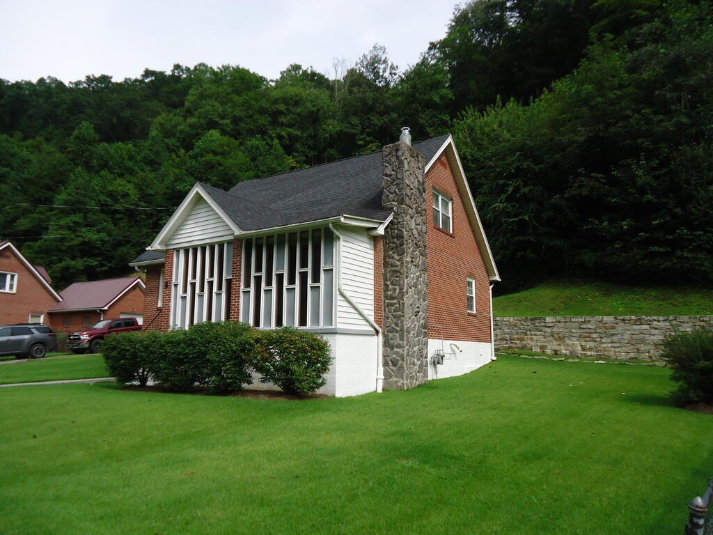 8-oakhurst-dr-welch-wv photo 4