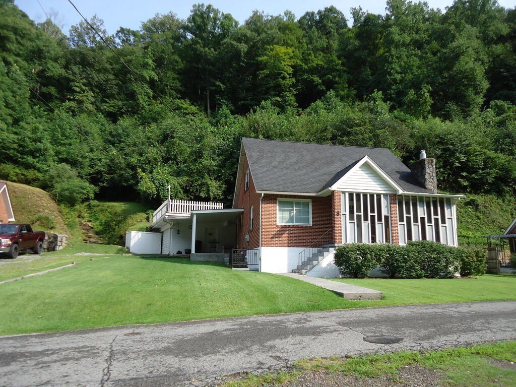 8-oakhurst-dr-welch-wv photo 3