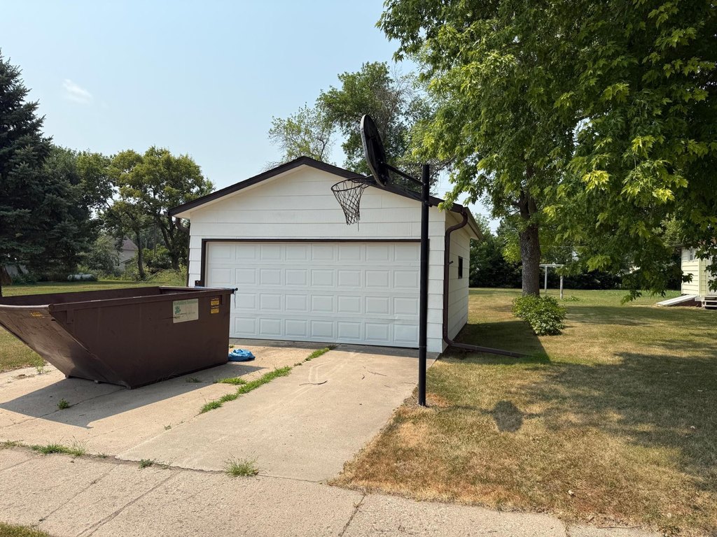 114-3rd-st-n-fairmount-nd photo 4