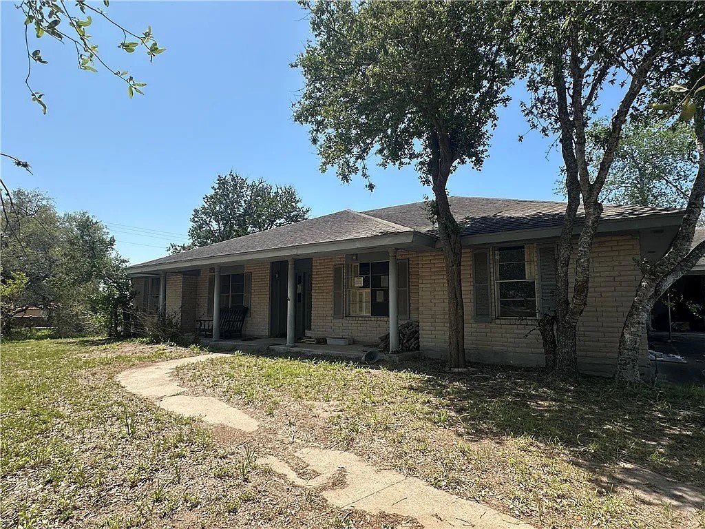5851-yucca-trl-beeville-tx photo 2