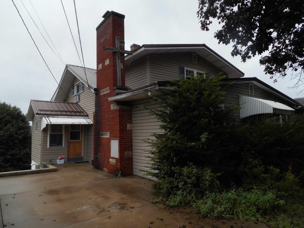 825-e-main-st-reynoldsville-pa photo 4