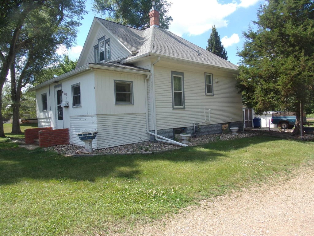 908-w-hanson-ave-mitchell-sd photo 4