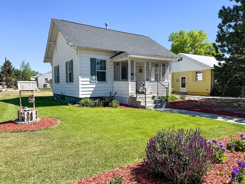 1919 Riverton Cottage with Big Ceilings, Screened Porch, and a Full Basement — $130,000