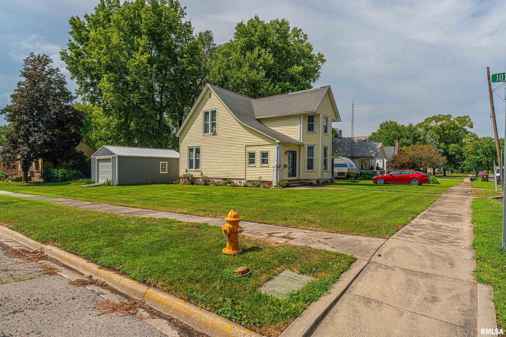 301-n-elm-st-lincoln-il photo 3