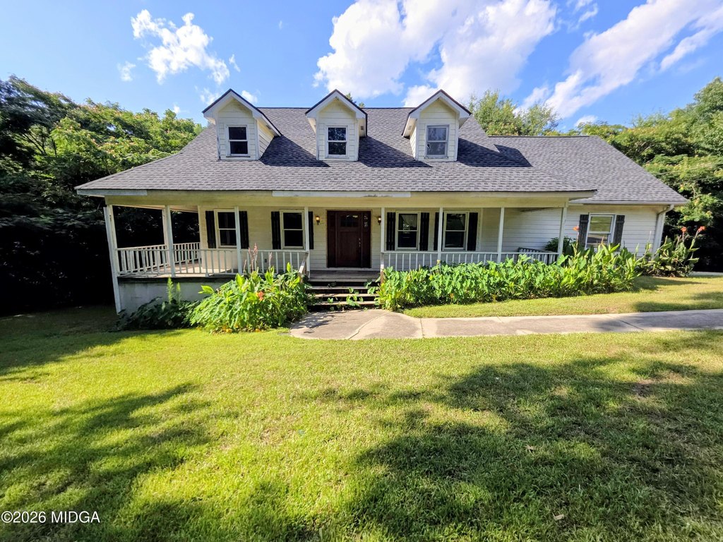 1986 Lizella Ranch with 1.17 Acres, Wraparound Porch, and Bonus Room — $150,000