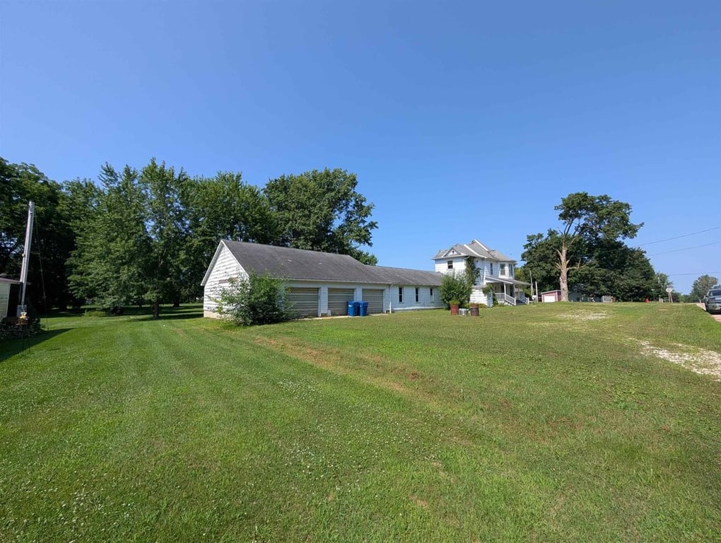 731-clay-st-arlington-ia photo 4