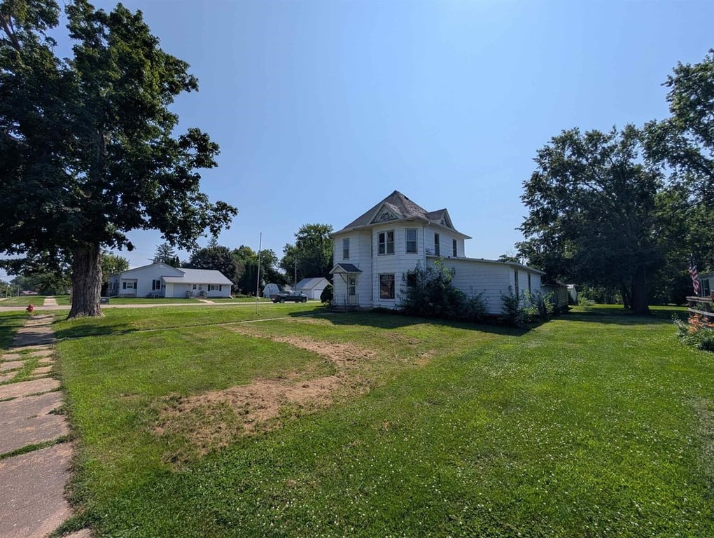 731-clay-st-arlington-ia photo 3