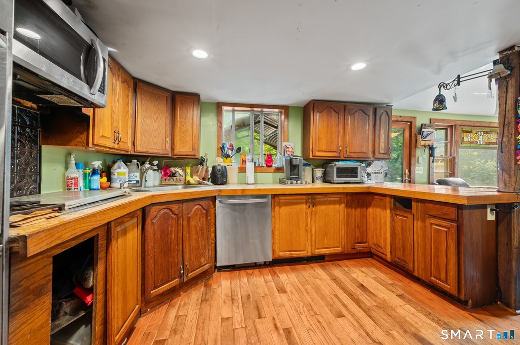 128-w-high-st-east-hampton-ct photo 3