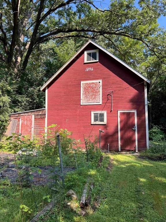 825-ballard-st-waupaca-wi photo 4