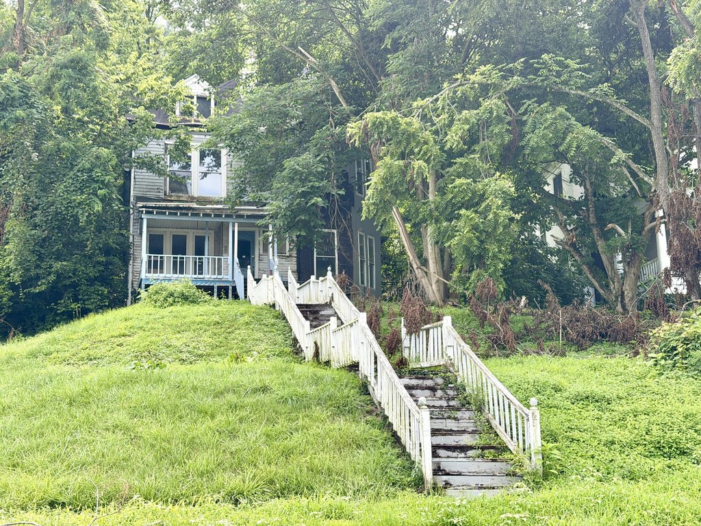 Two-Story Turret on Millionaire's Row, River Views, 2320 Sqft — $39,000